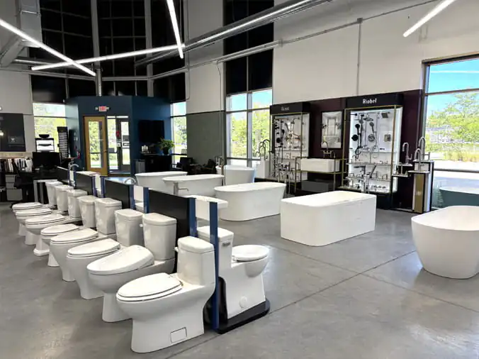 Roberts-Hamilton showroom toilet and bathtub display